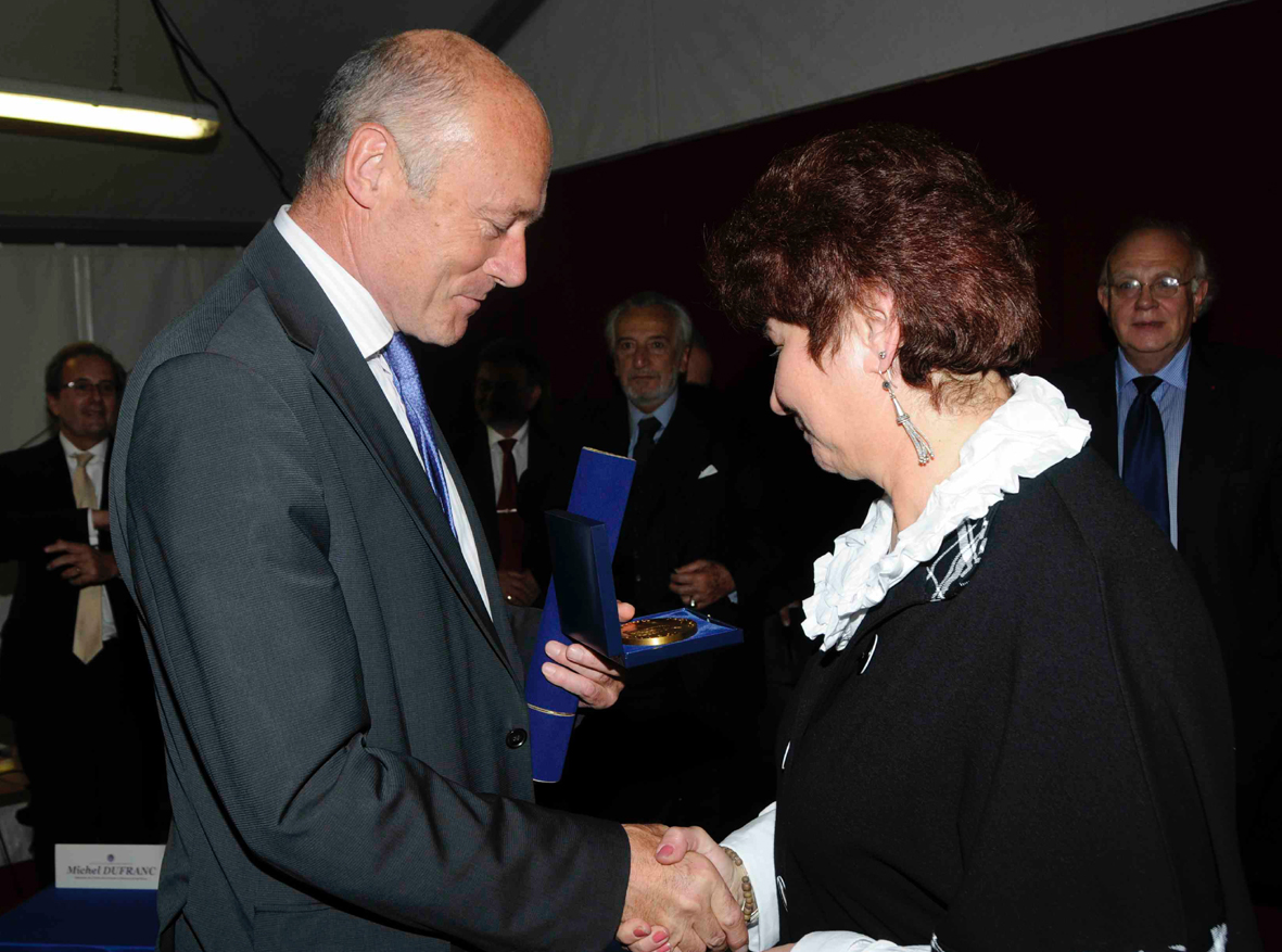 M. Alain ROUSSET, Président of French Region Aquitaine  presenting the  Ludovic-Trarieux Medal 2010 to Karinna MOSKALENKO (Russie)